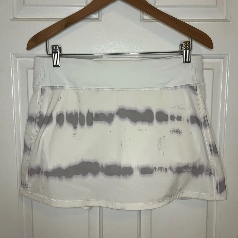Lululemon Athletica White and Gray Skirt 8 reposhing bc I bought the wrong size - Picture 16 of 16